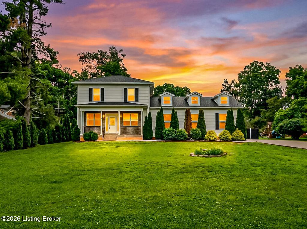Photo of 1405 Blue Vale Way, Louisville, KY 40222 (MLS # 1718568)