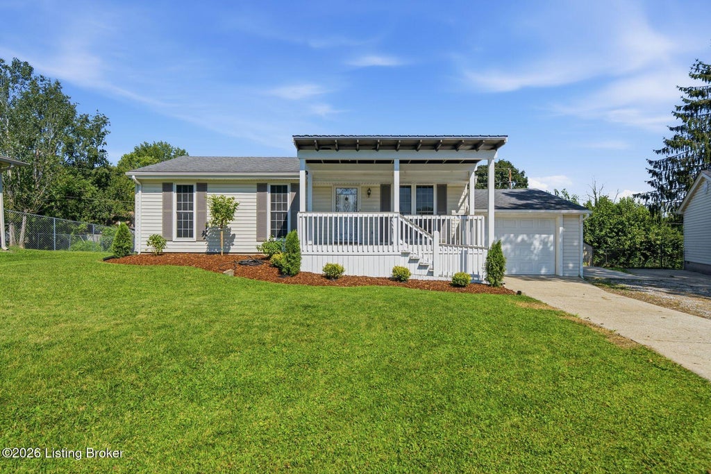 Photo of 1608 Rhode Ct, La Grange, KY 40031 (MLS # 1731916)