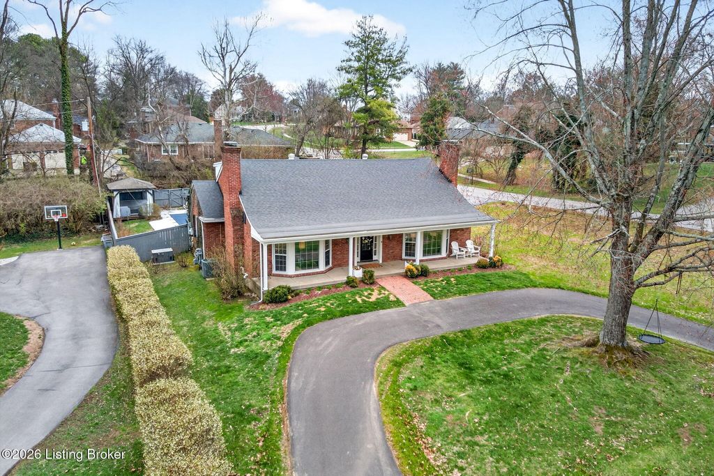 Photo of 1901 Daleview Ln, Louisville, KY 40207 (MLS # 1711183)