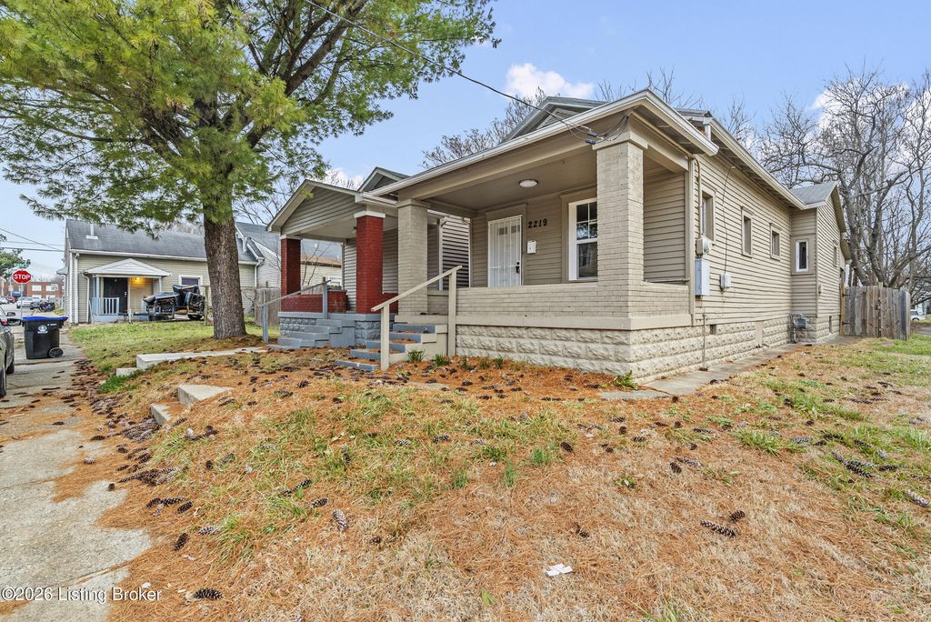 Photo of 2219 W Ormsby Ave, Louisville, KY 40210 (MLS # 1706684)