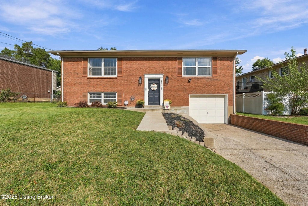 Photo of 8601 Gainsborough Dr, Louisville, KY 40291 (MLS # 1729454)