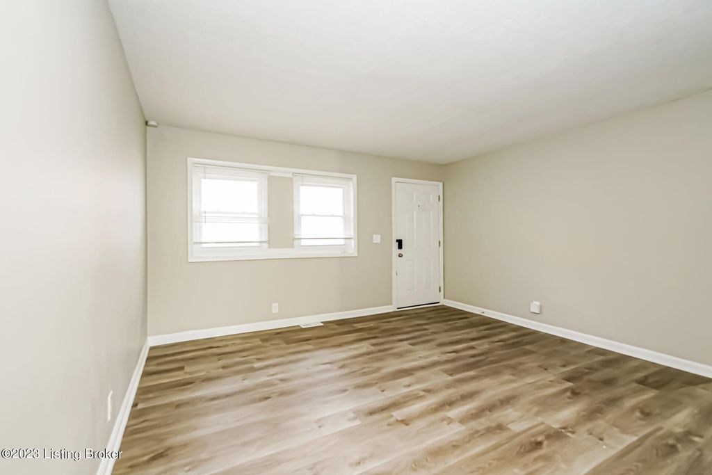 Photo of 3418 Bonaventure Blvd, Louisville, KY 40219 (MLS # 1705768)