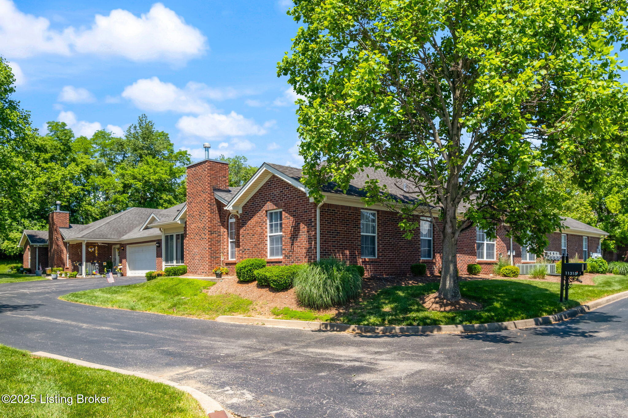 11315 Ridge Lake Dr, Louisville, Kentucky image 2