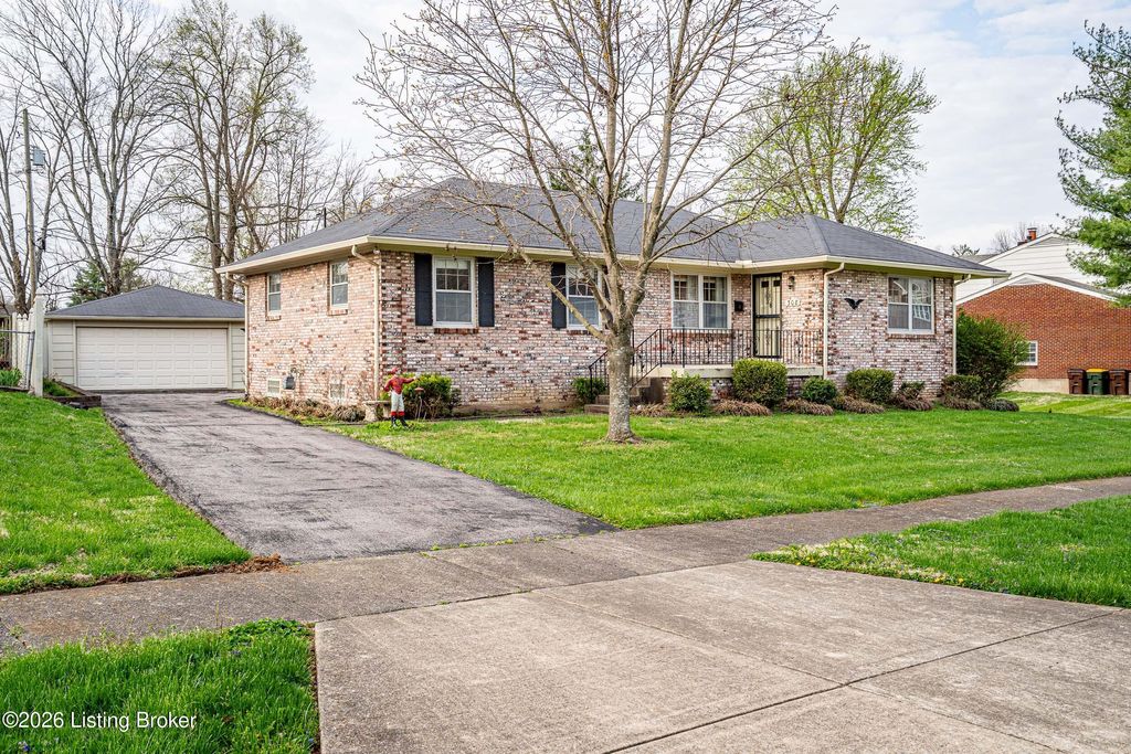 Photo of 308 Caroldale Ln, Louisville, KY 40243 (MLS # 1713419)