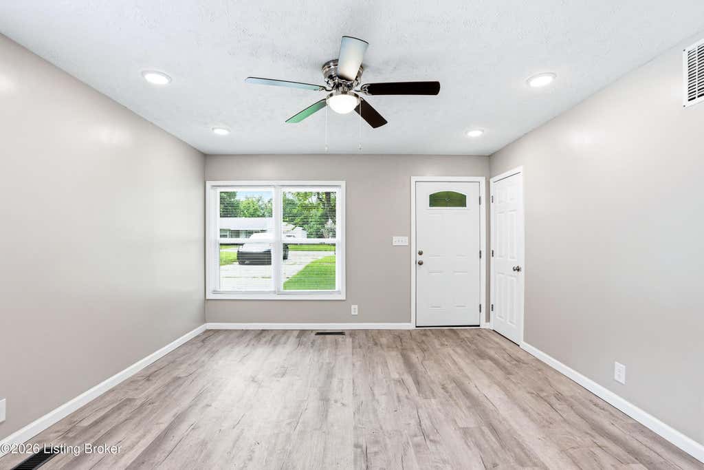 Photo of 1855 Heaton Rd, Louisville, KY 40216 (MLS # 1724981)