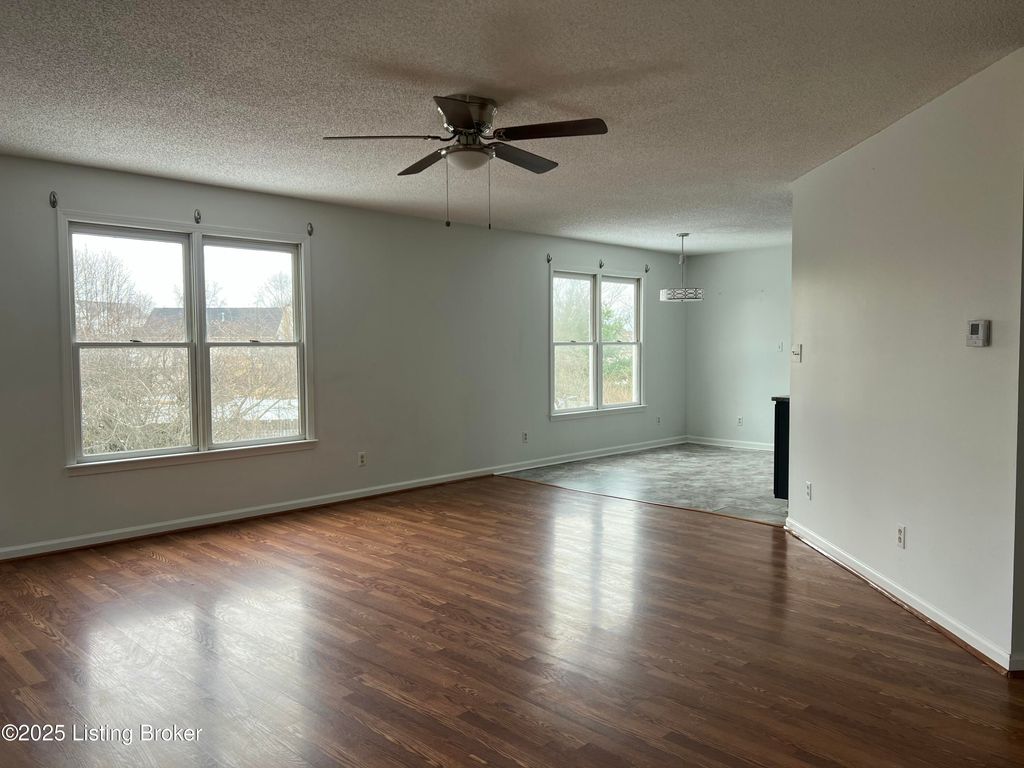 Photo of 47 N Country Dr, Shelbyville, KY 40065 (MLS # 1705628)