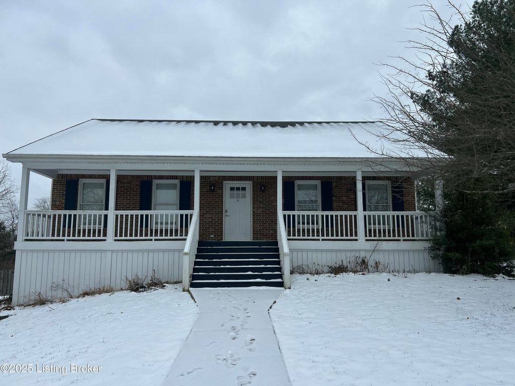Photo of 47 N Country Dr, Shelbyville, KY 40065 (MLS # 1705628)
