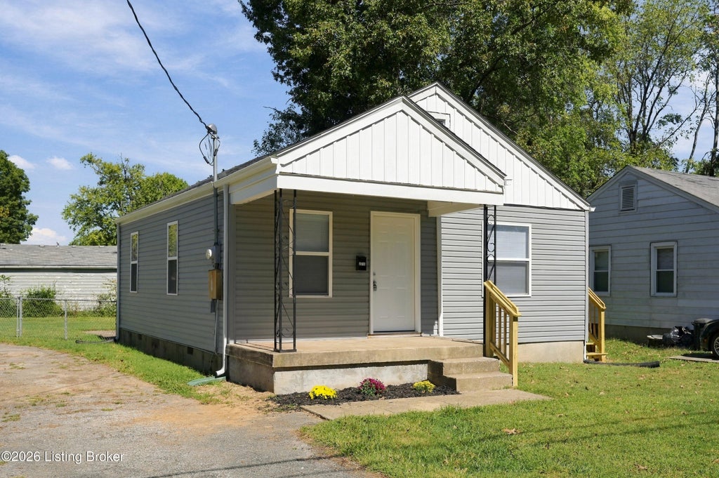 Photo of 2315 Briargate Ave, Louisville, KY 40216 (MLS # 1730469)