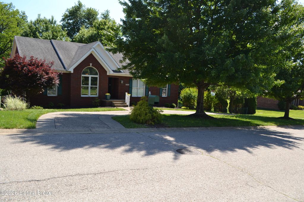 Photo of 6706 Crispa Ct, Louisville, KY 40228 (MLS # 1717390)