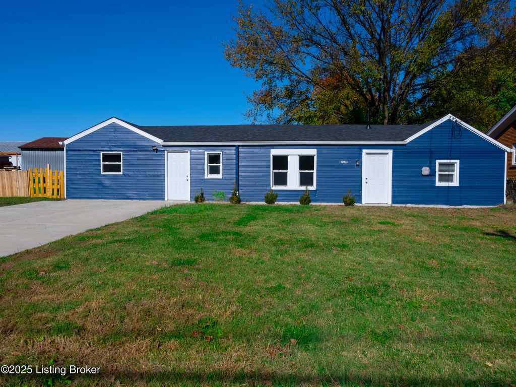 Photo of 2021 Appleton Ln, Louisville, KY 40216 (MLS # 1706116)