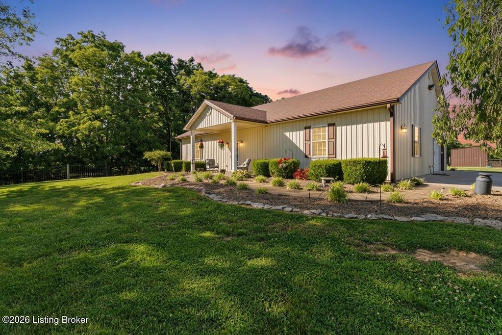 Photo of 304 Hutchins Ridge Rd, Bardstown, KY 40004 (MLS # 1719735)