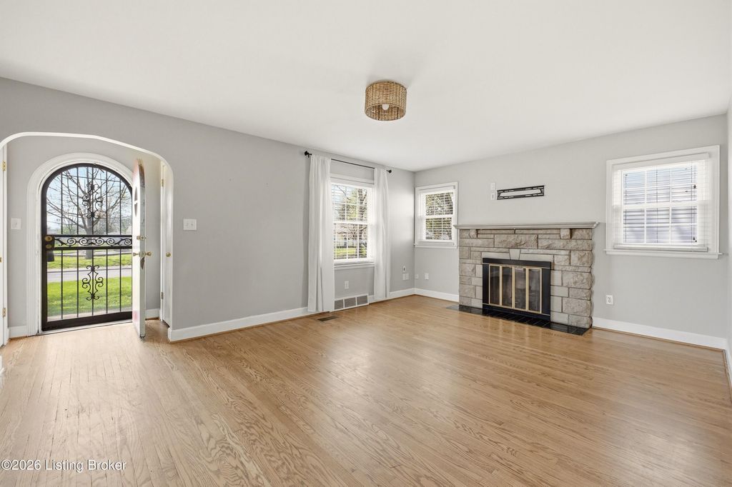 Photo of 2517 Bradley Ave, Louisville, KY 40217 (MLS # 1713291)