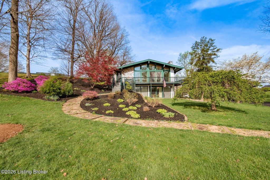 Photo of 812 Burgundy Ct, Elizabethtown, KY 42701 (MLS # 1713398)