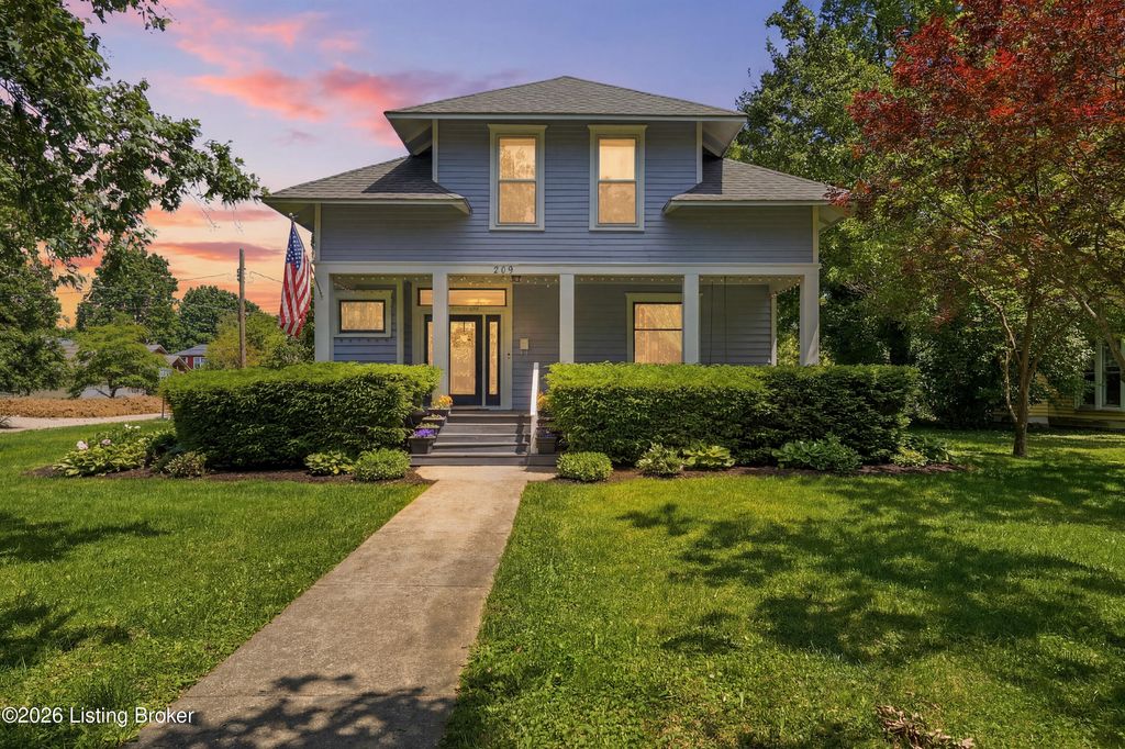Photo of 209 Maple Ct, La Grange, KY 40031 (MLS # 1717957)