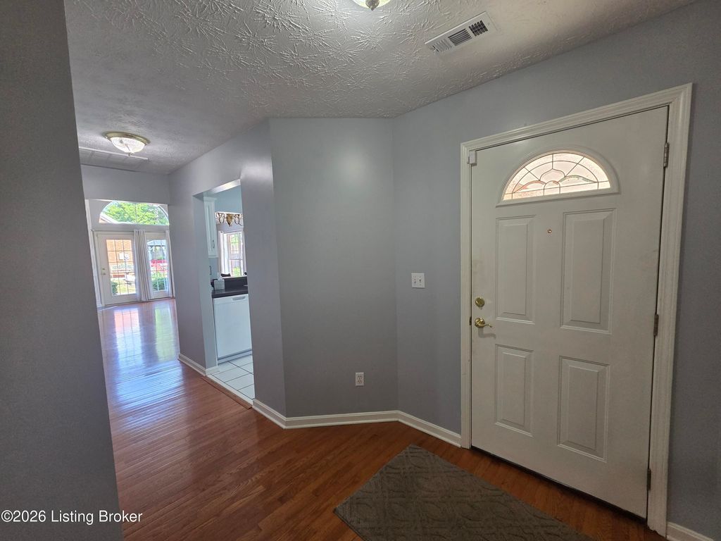 Photo of 10520 Monticello Forest Cir, Jeffersontown, KY 40299 (MLS # 1717134)