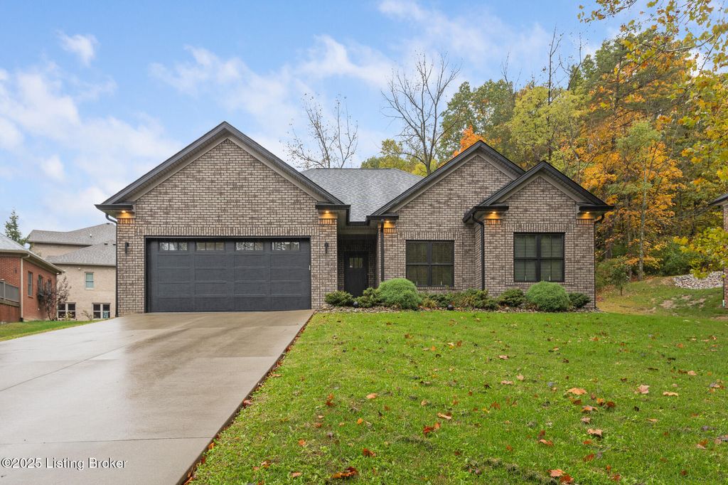 Photo of 2703 Clearstream Ct, New Albany, IN 47150 (MLS # 1702329)