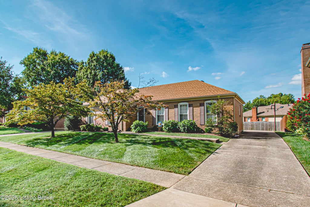 Photo of 3352 Eastside Dr, Louisville, KY 40220 (MLS # 1727404)