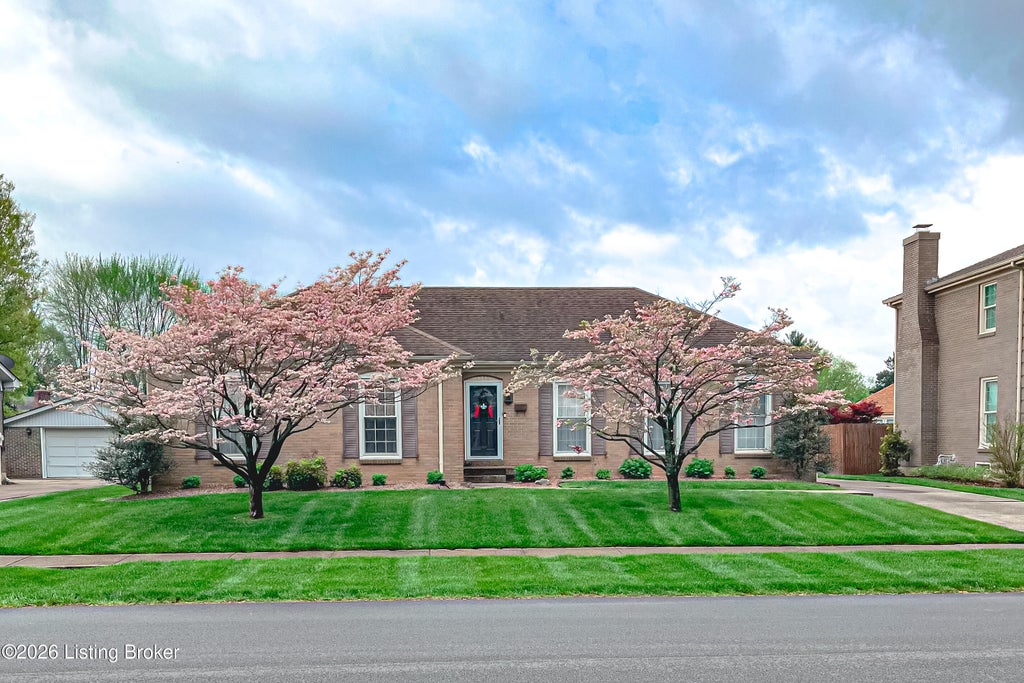 Photo of 3352 Eastside Dr, Louisville, KY 40220 (MLS # 1727404)
