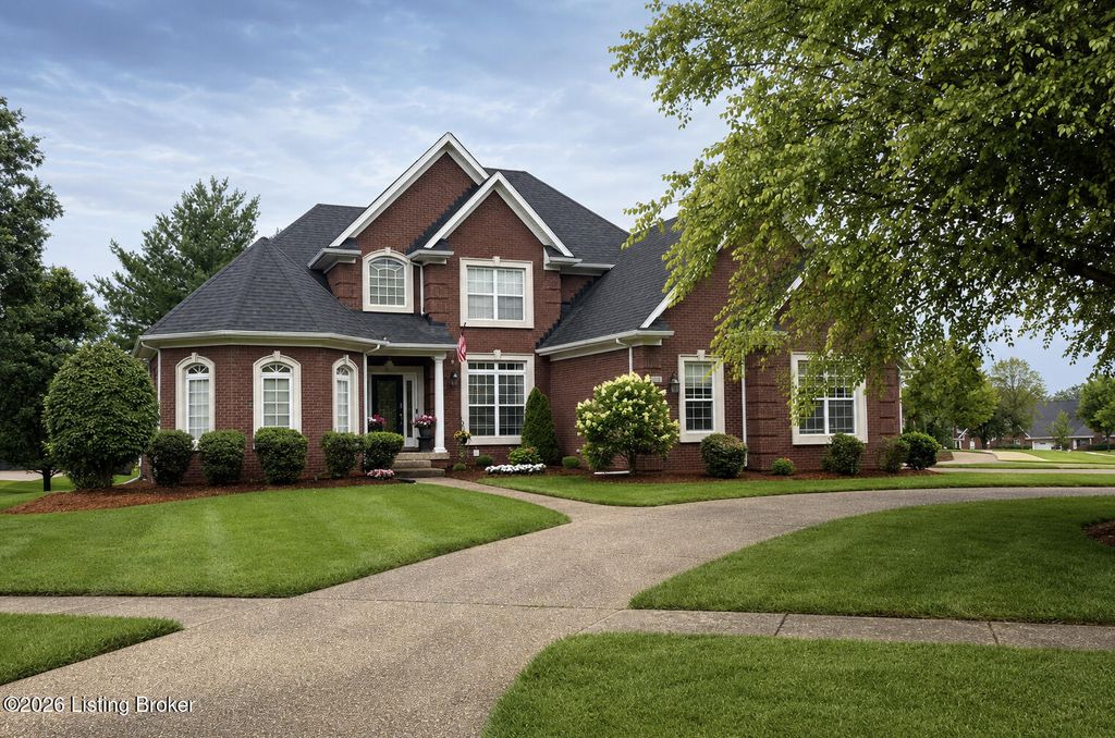Photo of 8718 Summit Ridge Dr, Louisville, KY 40241 (MLS # 1721916)
