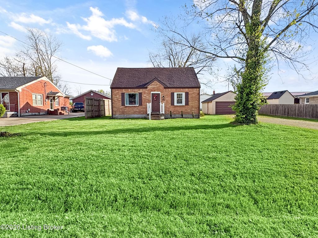 Photo of 998 Meadow Hill Rd, Louisville, KY 40219 (MLS # 1713408)