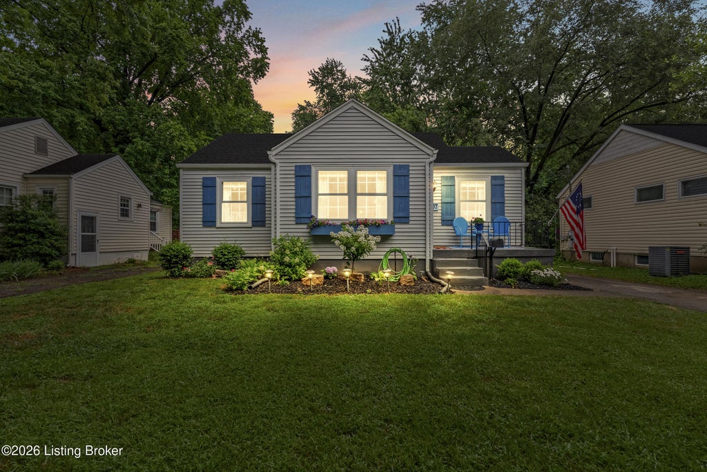 Photo of 207 Bonner Ave, Louisville, KY 40207 (MLS # 1719125)
