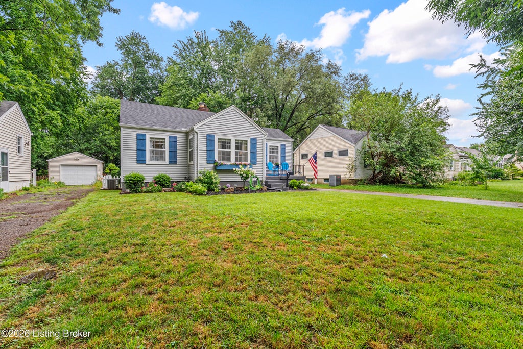 Photo of 207 Bonner Ave, Louisville, KY 40207 (MLS # 1719125)
