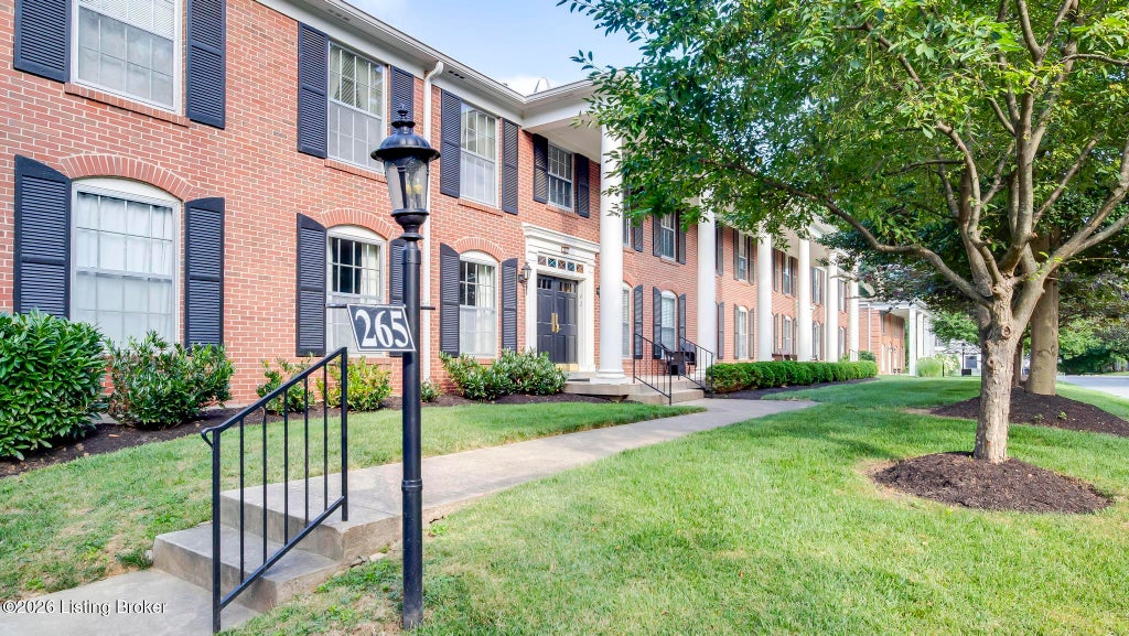 Photo of 265 Leland Ct #APT 3, Louisville, KY 40207 (MLS # 1724725)