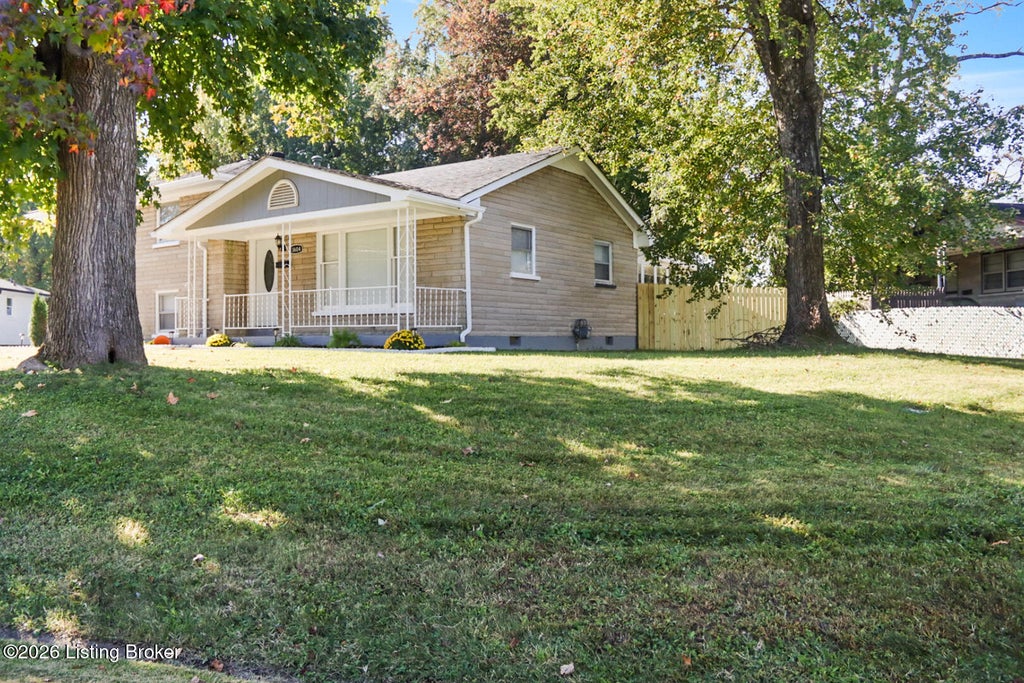 Photo of 3604 Otter Ct, Louisville, KY 40219 (MLS # 1732801)