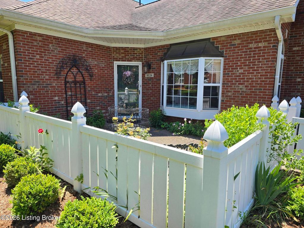 Photo of 8126 Saint Andrews Village Dr, Louisville, KY 40241 (MLS # 1719201)