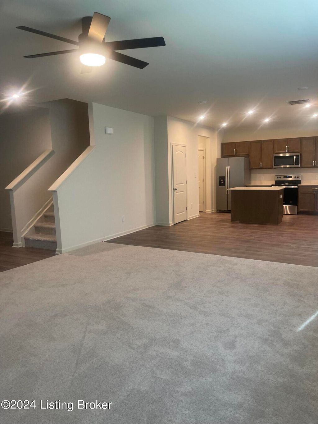 Photo of 804 Harland Ct, Shelbyville, KY 40065 (MLS # 1708790)