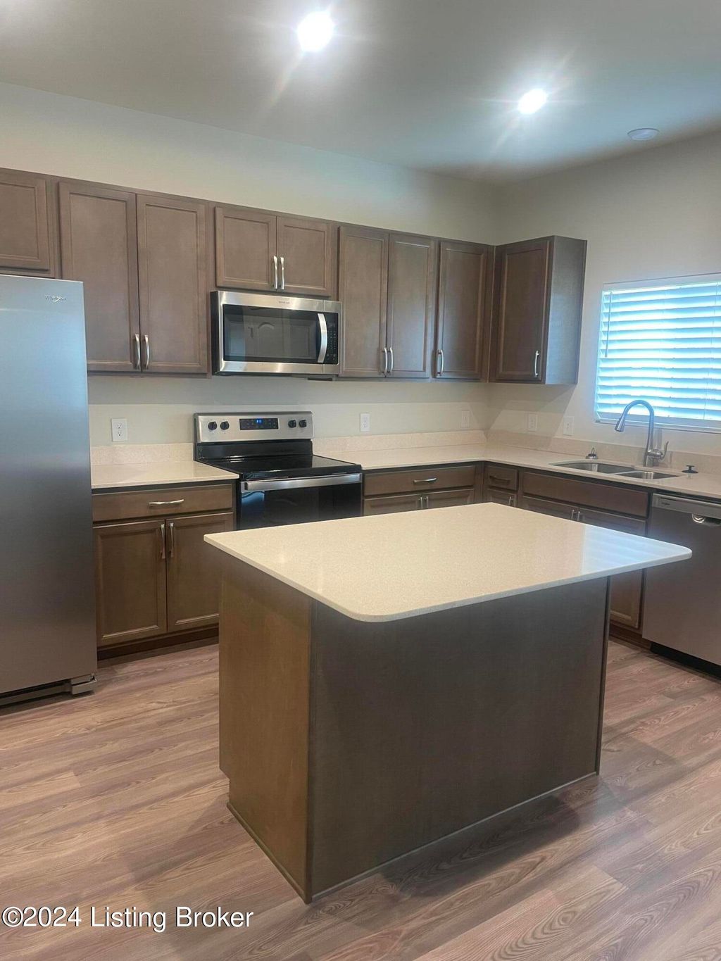 Photo of 804 Harland Ct, Shelbyville, KY 40065 (MLS # 1708790)