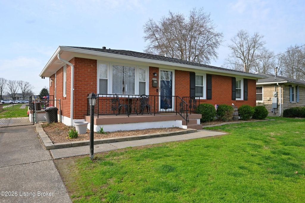 Photo of 6702 Fenway Rd, Louisville, KY 40258 (MLS # 1712080)