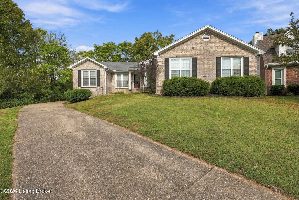 Photo of 3004 Cornerstone Ct, Louisville, KY 40220 (MLS # 1732386)