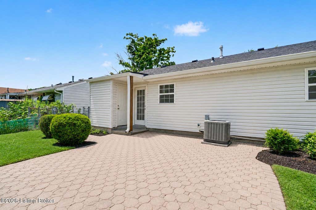 Photo of 2624 Wendell Ave, Louisville, KY 40205 (MLS # 1722139)
