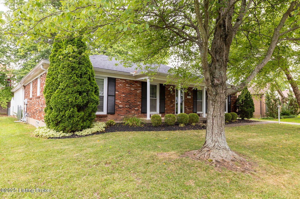 Photo of 2901 Creekside Dr, Louisville, KY 40241 (MLS # 1724745)