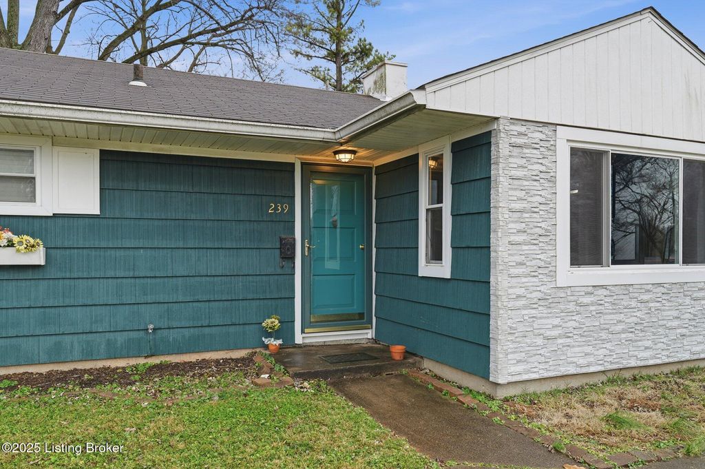 Photo of 239 Granvil Dr, Louisville, KY 40218 (MLS # 1705236)