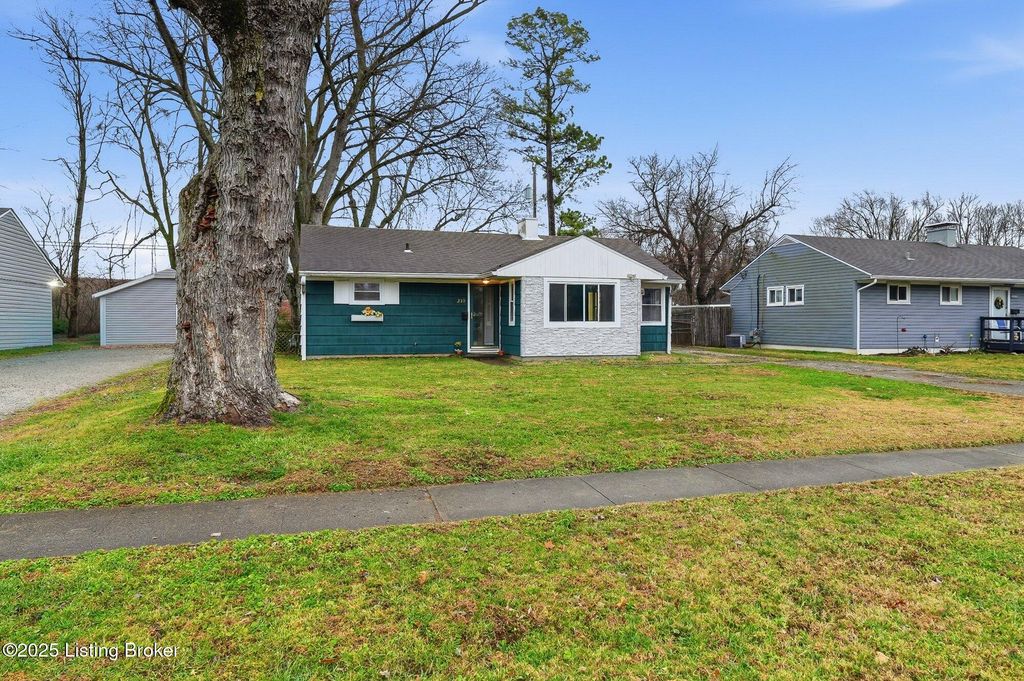 Photo of 239 Granvil Dr, Louisville, KY 40218 (MLS # 1705236)