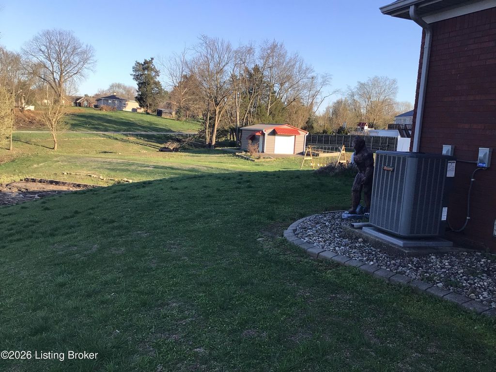 Photo of 692 Arrowhead Ln, Shepherdsville, KY 40165 (MLS # 1712109)