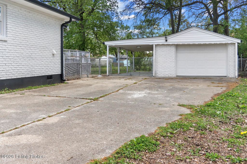 Photo of 3606 Otter Ct, Louisville, KY 40219 (MLS # 1714105)