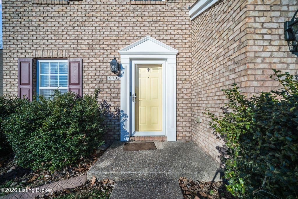 Photo of 9702 River Trail Dr, Louisville, KY 40229 (MLS # 1707163)