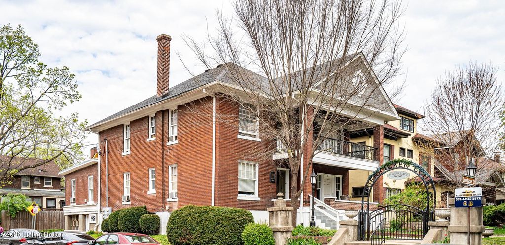 Photo of 1382 Ouerbacker Ct, Louisville, KY 40208 (MLS # 1713854)