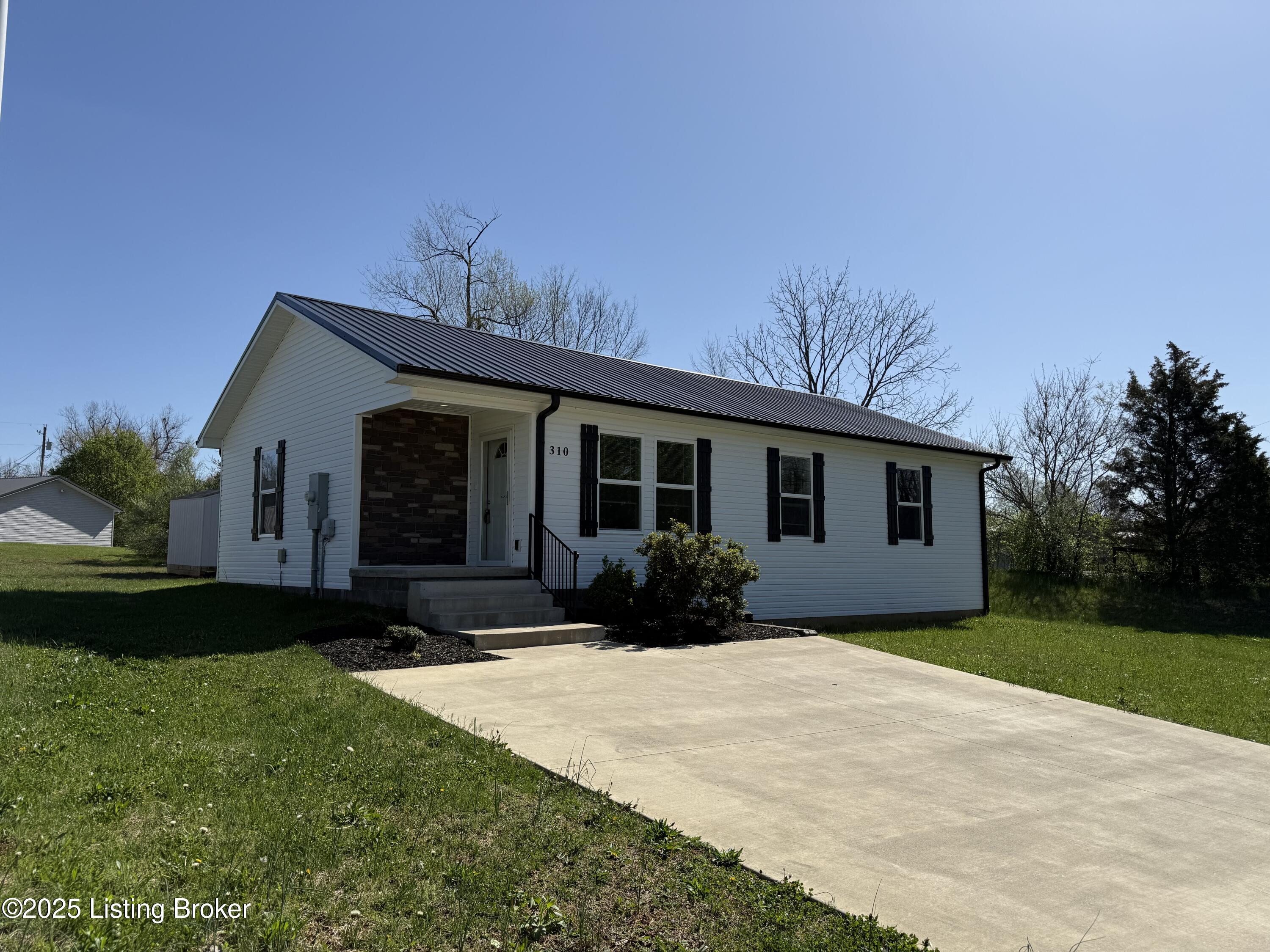 310 Moore Dr, Elizabethtown, Pennsylvania image 2