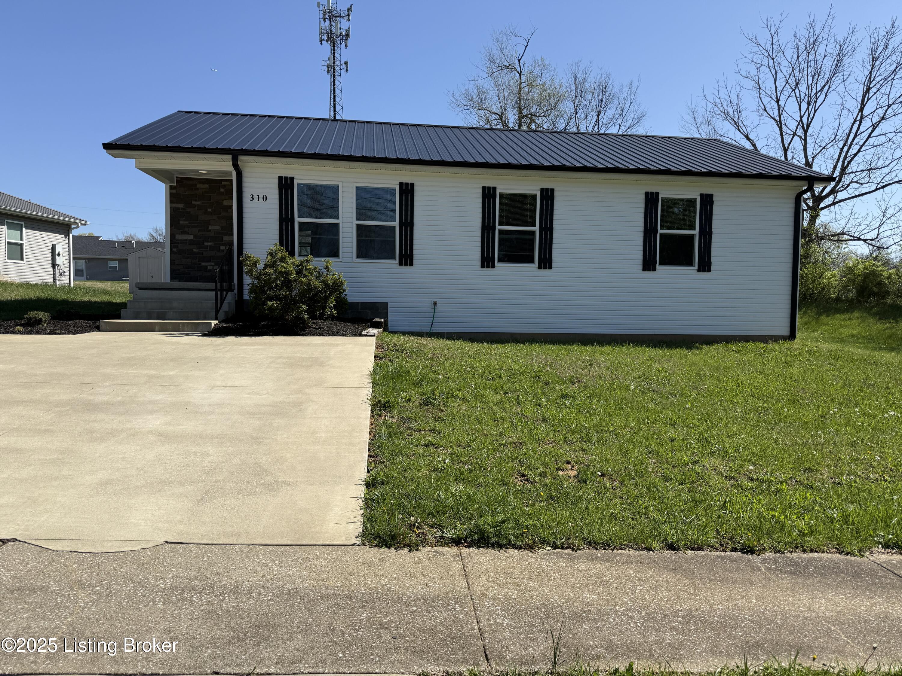310 Moore Dr, Elizabethtown, Pennsylvania image 1