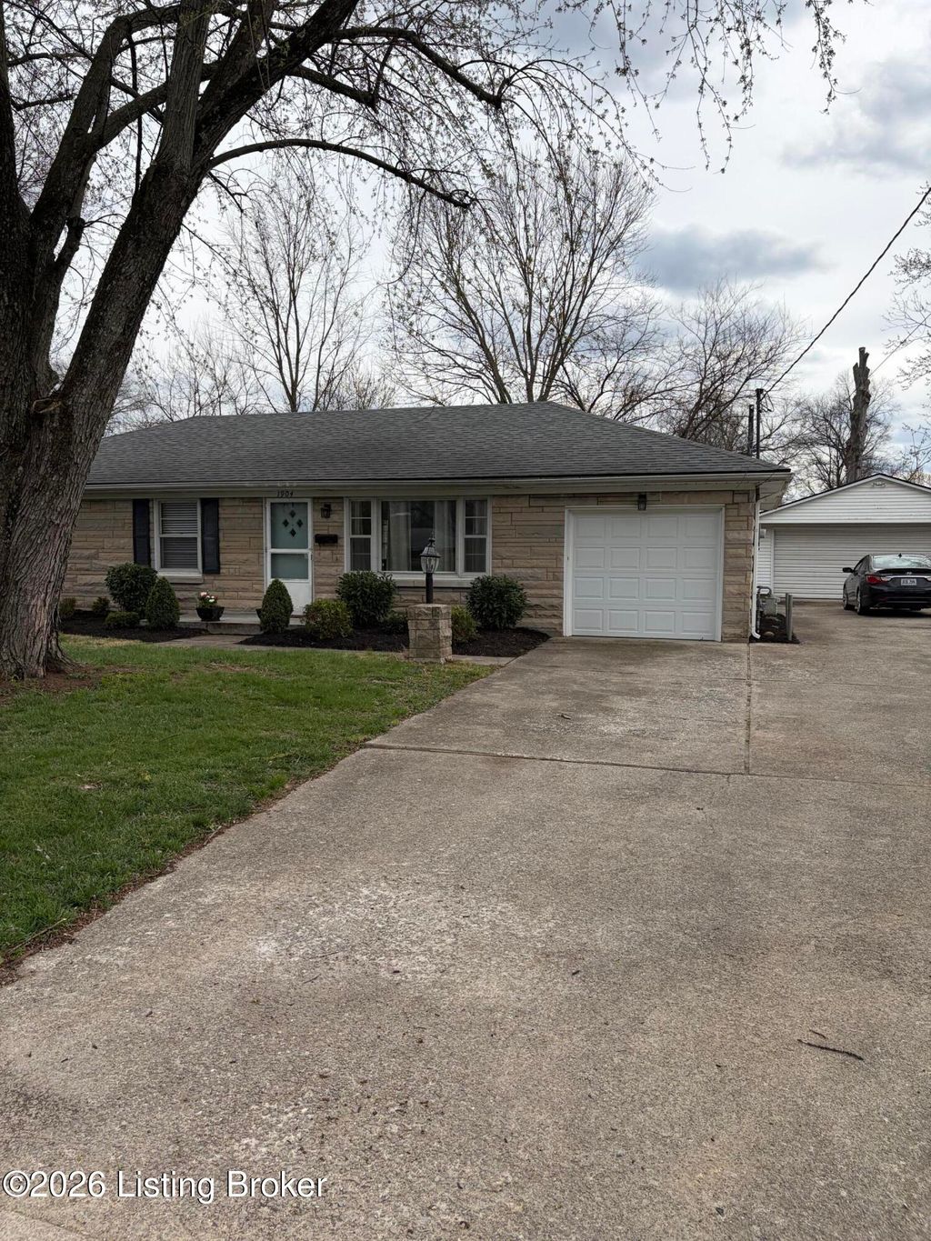 Photo of 1904 Lampter St, Louisville, KY 40216 (MLS # 1711596)