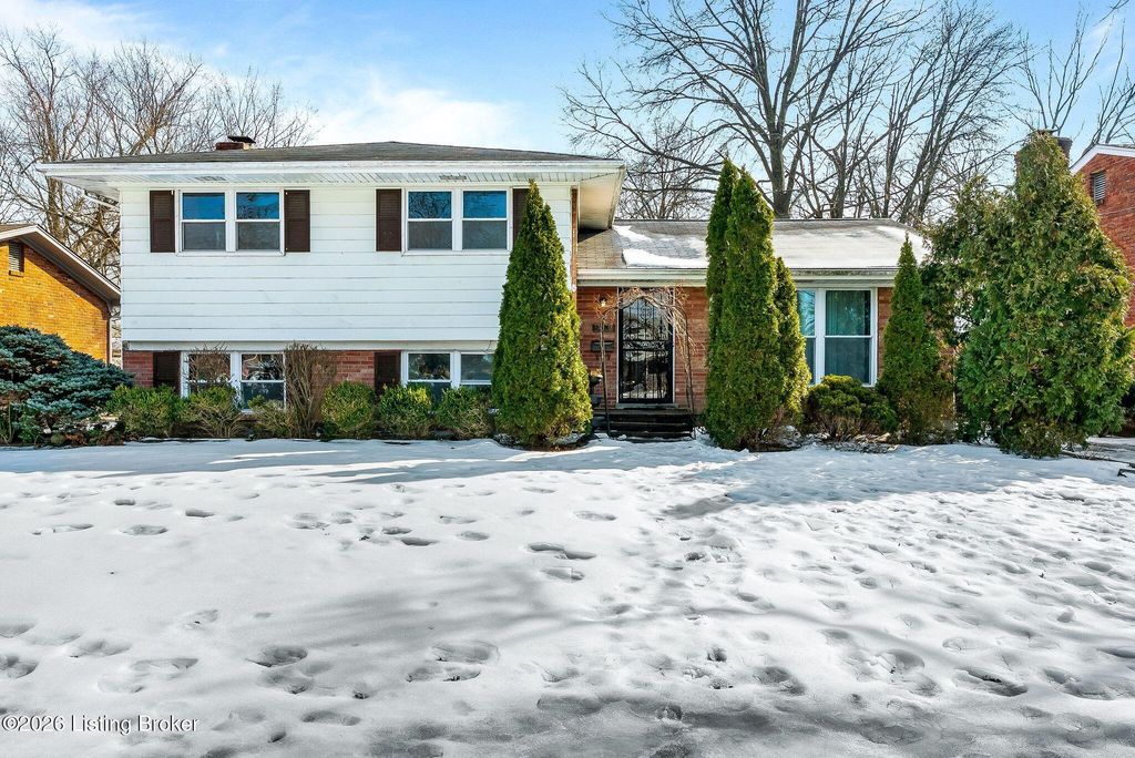 Photo of 2270 Bradford Dr, Louisville, KY 40218 (MLS # 1708997)