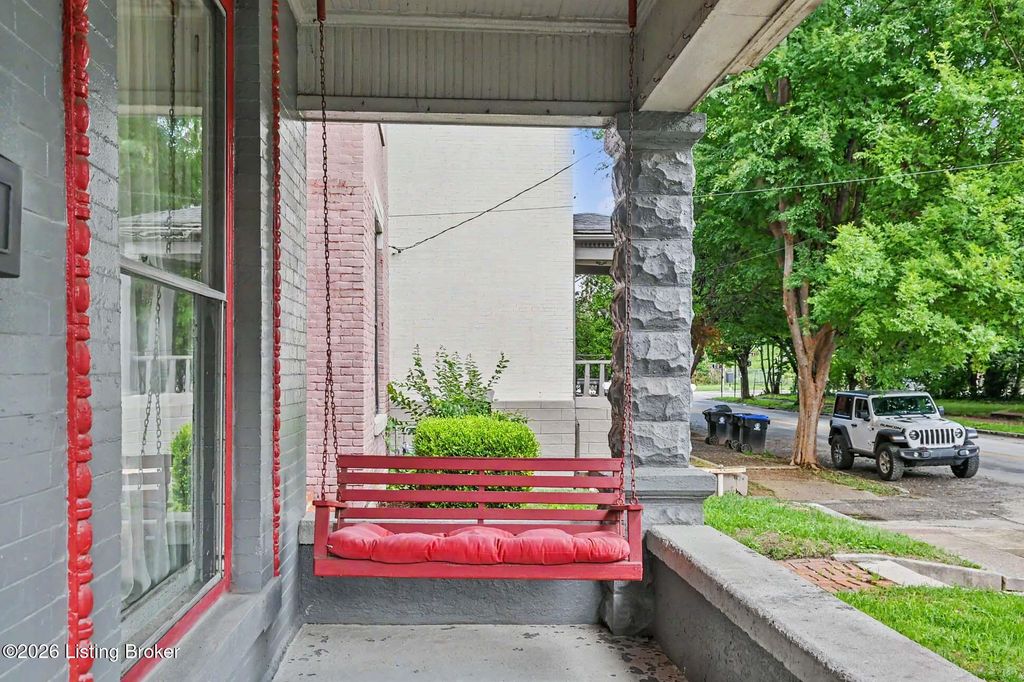 Photo of 1218 S Floyd St, Louisville, KY 40203 (MLS # 1718853)