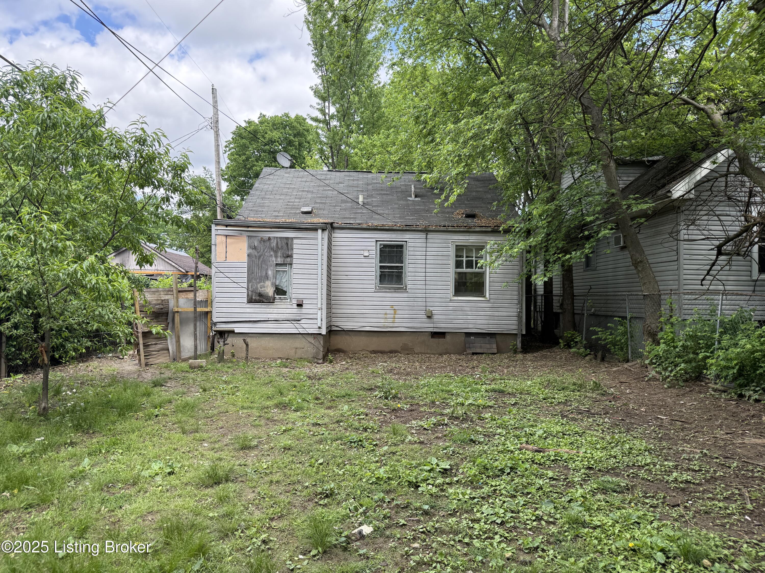 1126 Euclid Ave, Louisville, Pennsylvania image 3