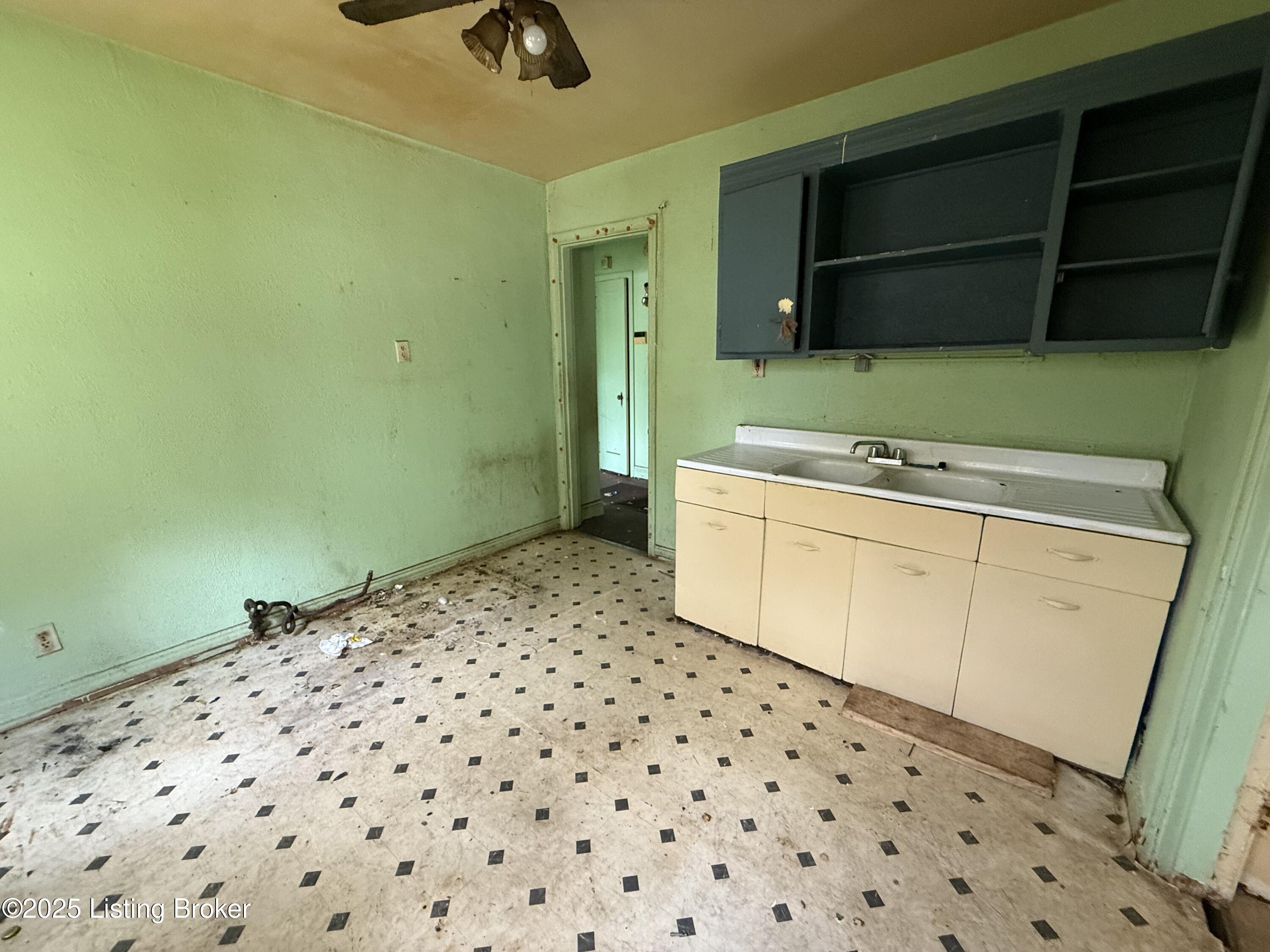 1126 Euclid Ave, Louisville, Pennsylvania image 14