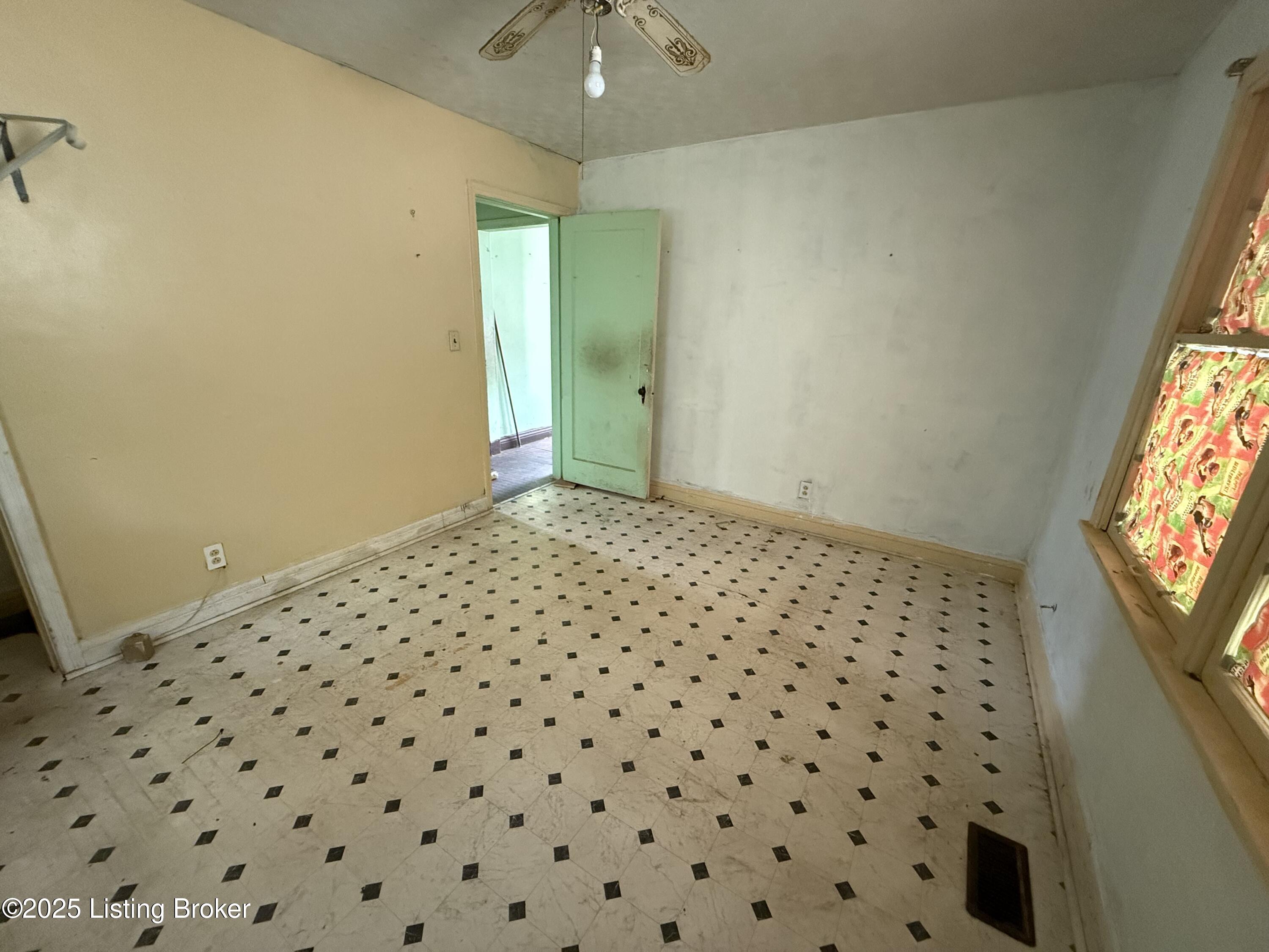 1126 Euclid Ave, Louisville, Pennsylvania image 9