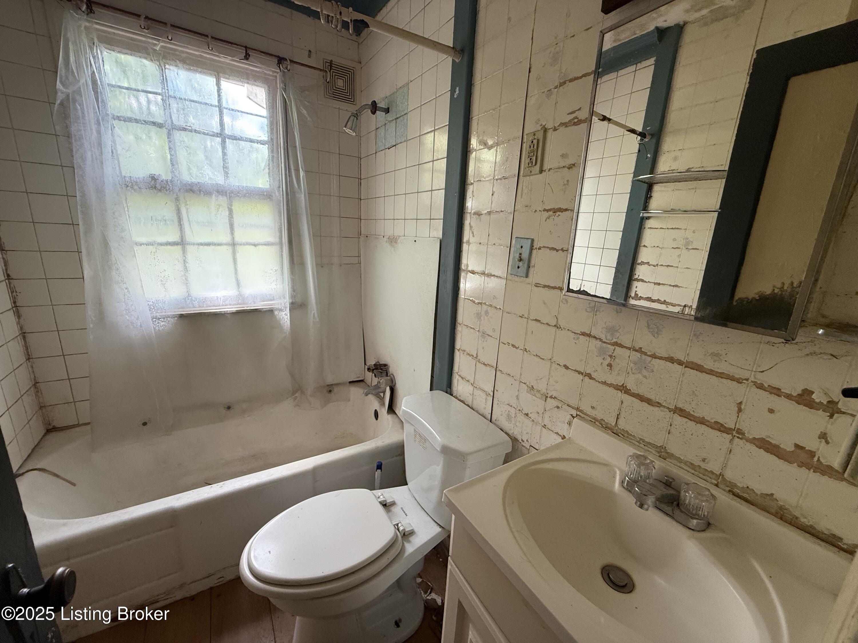 1126 Euclid Ave, Louisville, Pennsylvania image 12